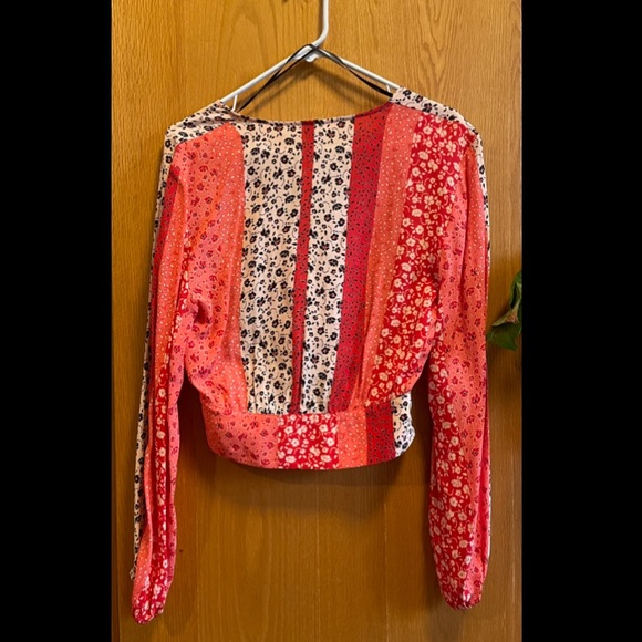 H&M multi-patterned wrap top - Picture 2 of 5